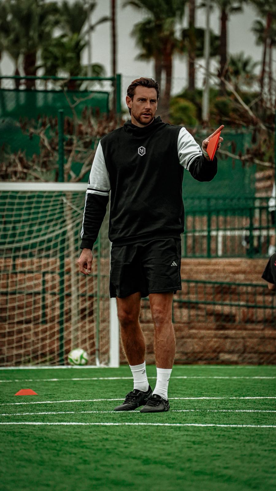 Elite 1-to-1 football coaching session